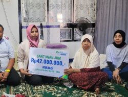 Ahli Waris Petugas Sensus Pertanian Baubau Mendapat Santunan Jaminan Kematian Rp42 Juta