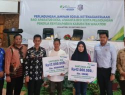 Pemkab Wakatobi Menyerahkan Santunan Kematian Kepada Dua Ahli Waris