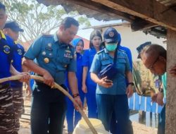 Lanal Kendari Distribusikan 30 Ribu Liter Air Bersih di Desa Kekeringan