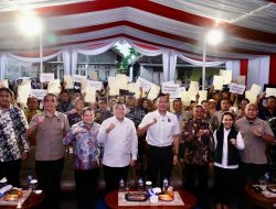 Lampaui Target Penyelesaian PTSL, Menko AHY dan Wamen Ossy Serahkan Langsung Sertipikat Masyarakat Kabupaten Pacitan