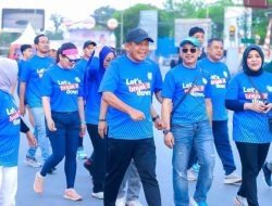 Wagub Sultra Lepas Peserta Jalan Sehat Peringati Hari Hepatitis Sedunia 2025