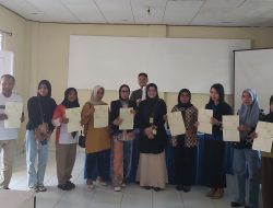 BPN Baubau Serahkan Sertifikat Program PTSL di Katobengke