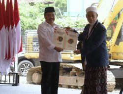 Serahkan Sertipikat Tanah Wakaf, Dirjen PPTR Kementerian ATR/BPN: Agar Pembangunan Pesantren Al-Khoziny Berjalan Tertib