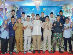 Direktur PLN NPS Safari Ramadan dan Berbagi Santunan di Baubau melalui Program TJSL